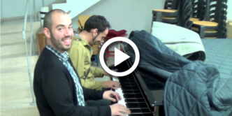 Virtuosismo pianístico en el backstage.